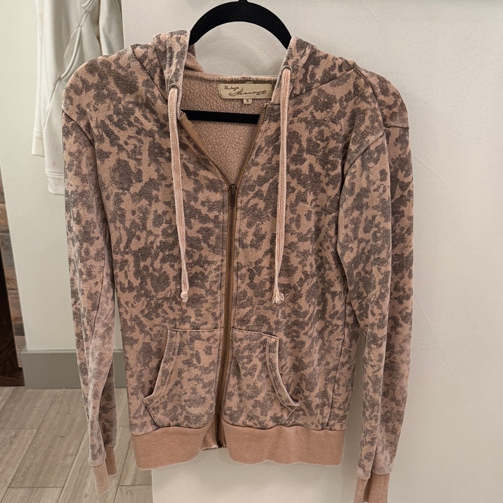 Cozy Beige Vintage Havana animal Print Zip Hoodie
